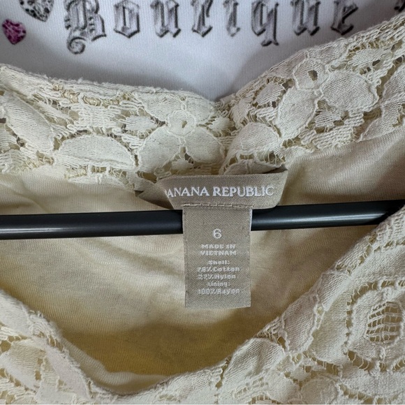 Banana Republic shirt crochet style lace floral Cream Lace Blouse - Picture 3 of 5